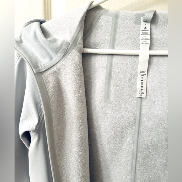 Lululemon Glyde Along Rain Jacket - Picture 4 of 6